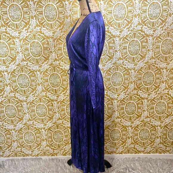 NWT The Andamane Beverly Gorgeous Satin Wrap Midi Dress in Snake Viola size XS - Picture 6 of 12